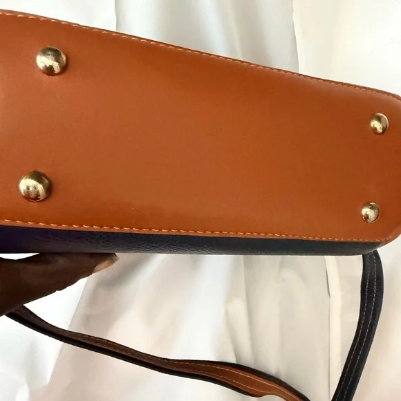 Dooney & Bourke Essex Crossbody bag Vintage pebble grain leather - Picture 4 of 5